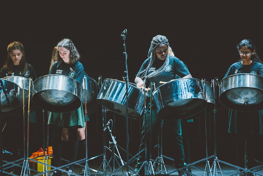 4 people play steel pans