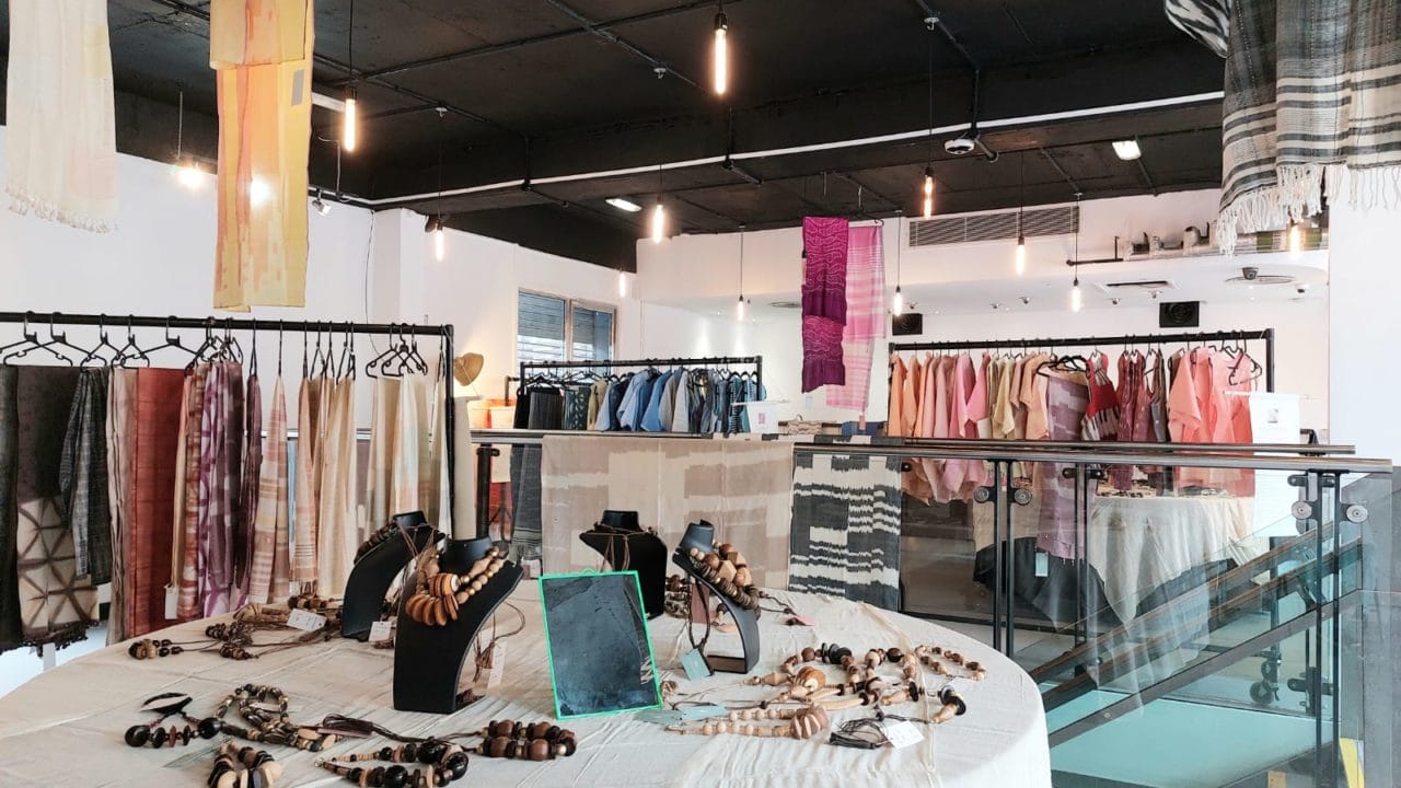 Fashion pop-up in Streetside