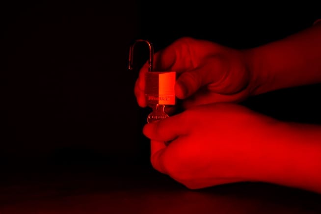 归/去 Belonging and Becoming: Queers Across the Waves