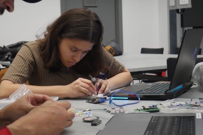 DMLab: Instrument Building Workshop